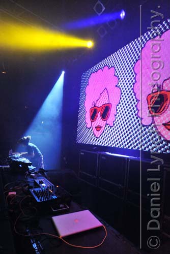 METRO LIFE & STYLE : ANNIE MAC